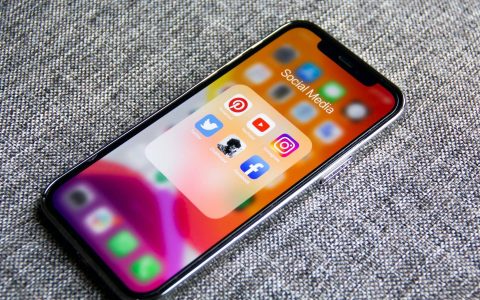 Téléphone et réseaux sociaux