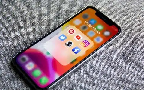 Téléphone et réseaux sociaux