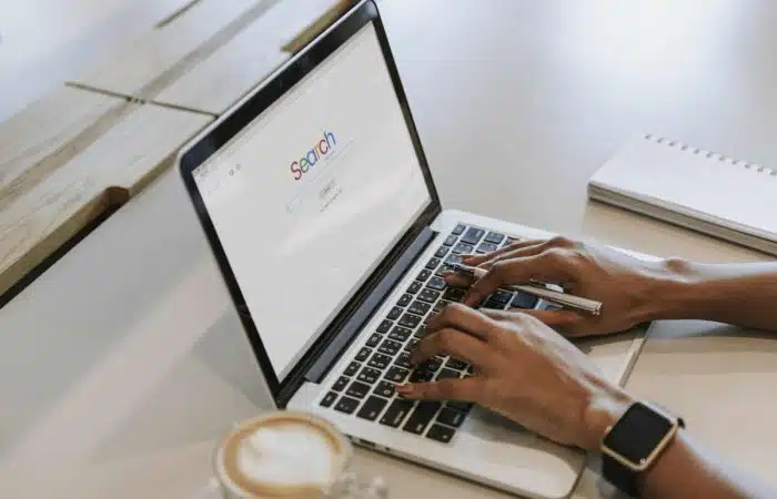 image de référencement payant sur ordinateur